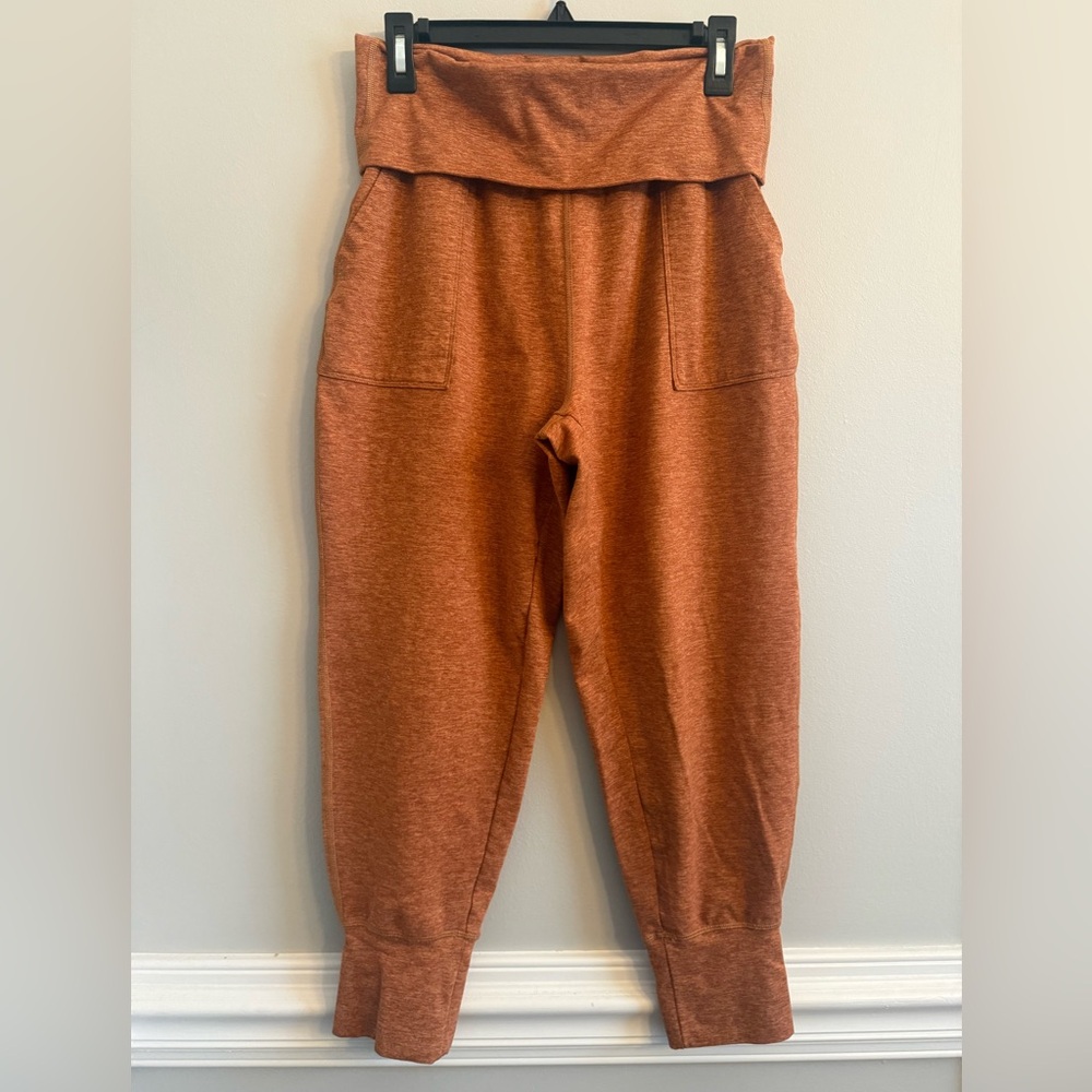 OFFLINE by Aerie leggings, fold over, burnt orange color, med short